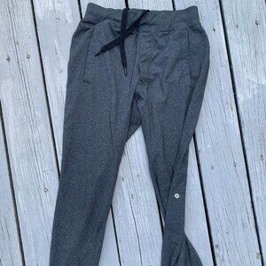 LULULEMON JOGGING PANTS SIZE M